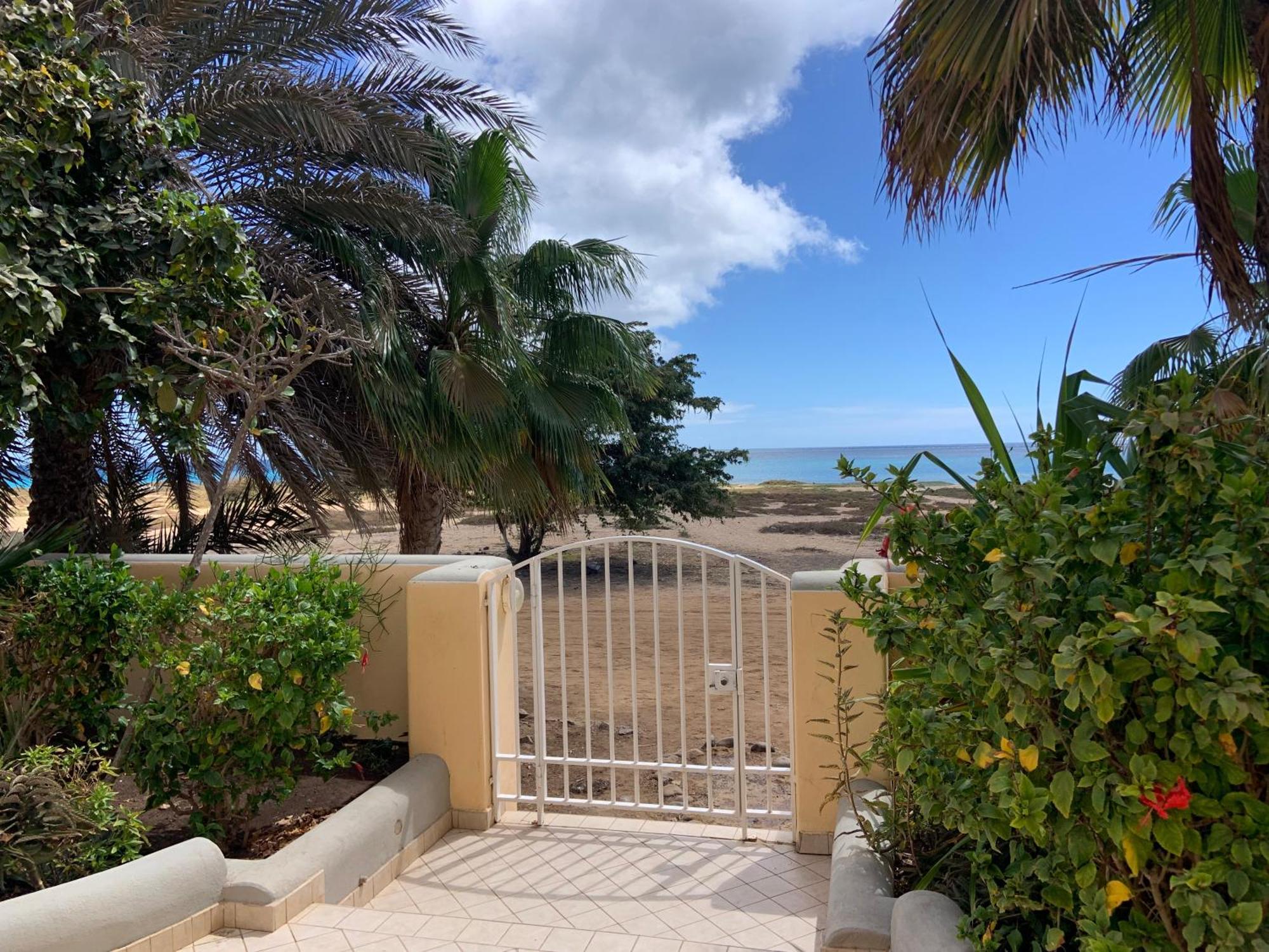 Lovely Beach Front Apartment In Santa Maria Luaran gambar