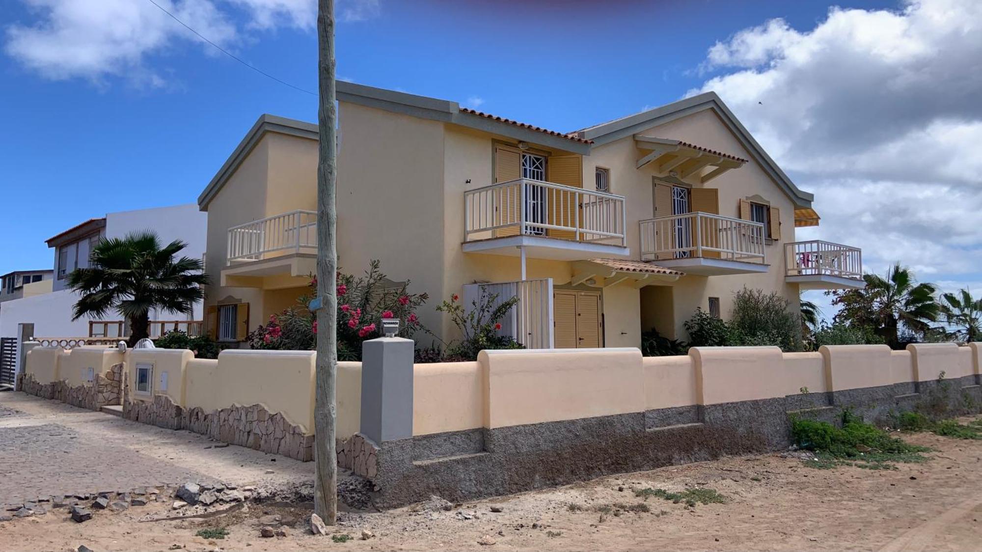 Lovely Beach Front Apartment In Santa Maria Luaran gambar